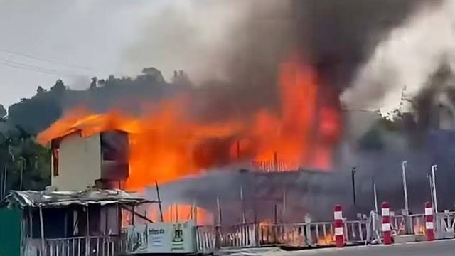 কক্সবাজারের রিসোর্টে অগ্নিকাণ্ড: নারী ও শিশুসহ অন্তত ১০ জনের মৃত্যু