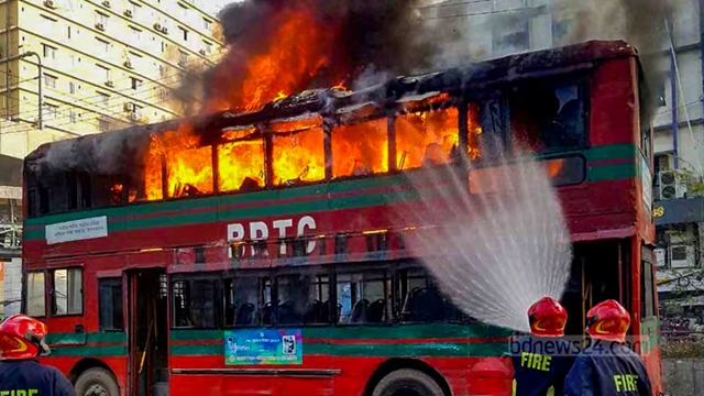 গত ২৪ ঘণ্টায় পোড়ানো হয়েছে ১০টি গাড়ি : ফায়ার সার্ভিস