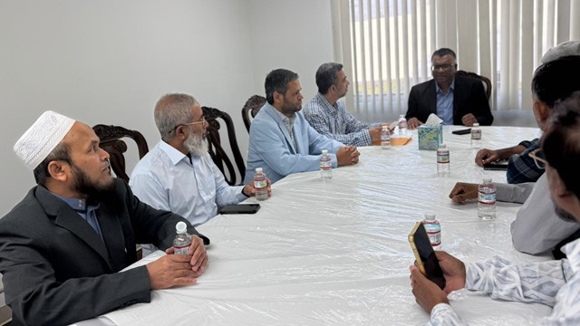 ছবি : হাদী হত্যাকাণ্ডের সুষ্ঠু বিচার দাবি করে  কনস্যুলেট জেনারেল কাজী মোঃ জাবেদ ইকবালকে স্মারকলিপি প্রদান