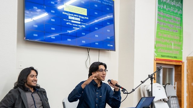 ছবি : প্রোগ্রামটির সঞ্চালনায় ছিলেন ইয়্যুথ সদস্যবৃন্দ