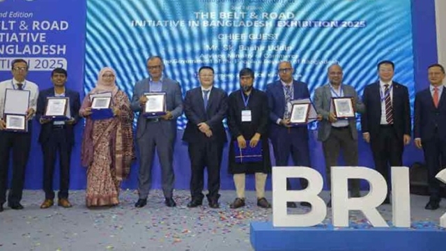 বাংলাদেশে ৩০০% চীনা বিনিয়োগ বেড়েছে : বাণিজ্য উপদেষ্টা 