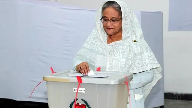 শেখ হাসিনা ও তার পরিবার ভোট দিতে পারবে না : নির্বাচন কমিশনার