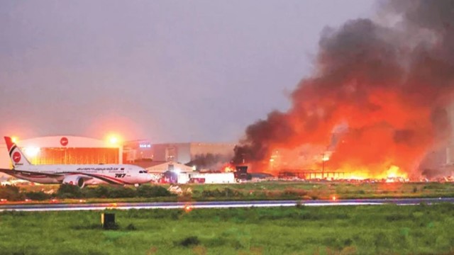বিমানবন্দরে অগ্নিকাণ্ডের পর সাতটি আগ্নেয়াস্ত্র চুরির ঘটনা