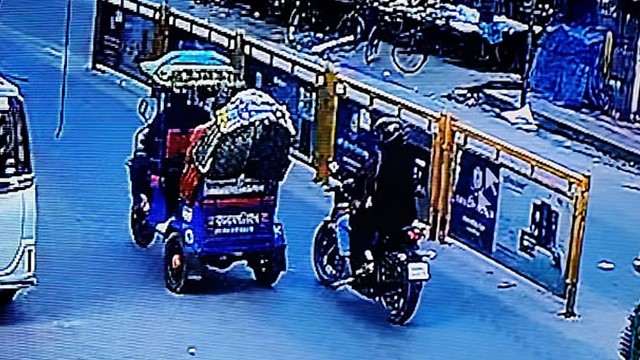 স্বঃতস্ফূর্তভাবে জবানবন্দি দিলেন হাদির অটোরিকশার চালক