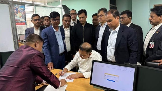 ভোটার নিবন্ধন ও জাতীয় পরিচয়পত্রের আনুষ্ঠানিকতা সম্পন্ন করলেন তারেক রহমান