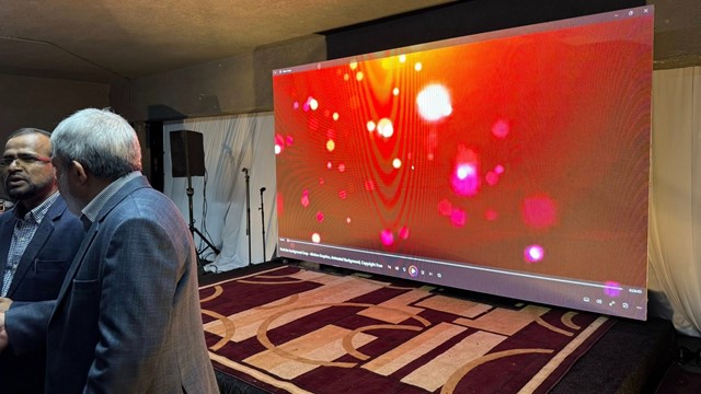 ছবি : ন্যাশনাল অ্যাসিস্ট্যান্ট এক্সিকিউটিভ ডিরেক্টর আনিসুর রহমান গাজীর সাথে নাহার প্রেসিডেন্ট ডা. আতাউল হক ওসমানির আলাপকালে