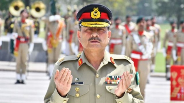 প্রতিরক্ষা বাহিনীর প্রধানের নতুন পদ তৈরির জন্য সংবিধানে সংশোধনী আনছে পাকিস্তান