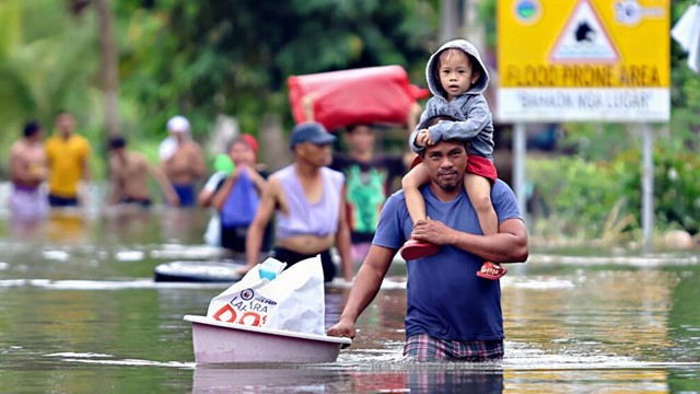 টাইফুন 'ফাং ওয়াং' আঘাত হানার আগেই উপকূল থেকে সরানো হলো প্রায় ১০ লক্ষ মানুষ
