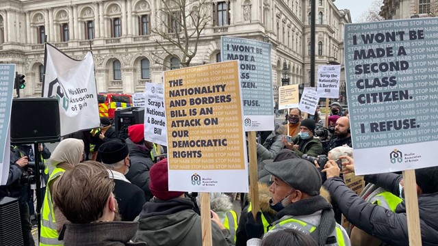 যুক্তরাজ্যে ৯০ লক্ষ মানুষ নাগরিকত্ব হারানোর ঝুঁকিতে