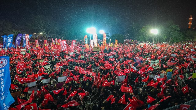 তুরস্কে বিক্ষোভকালে আটক হওয়া শতাধিক শিক্ষার্থীকে ছেড়ে দিতে আদালতের নির্দেশ