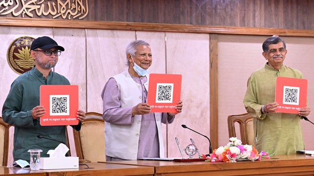 বাংলাদেশে যেন স্বৈরাচার আর মাথাচাড়া দিতে না পারে: প্রধান উপদেষ্টা