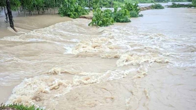 বন্যায় প্লাবিত হচ্ছে বাংলাদেশের ফেনী জেলার নুতন নতুন এলাকা