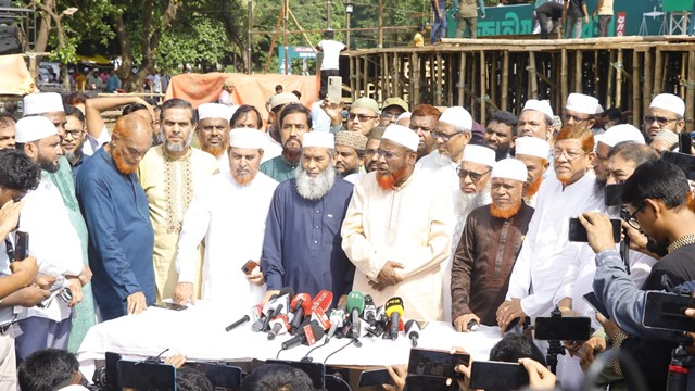 শুক্রবারেই সোহরাওয়ার্দী উদ্যানে নেতাকর্মীর ঢল, প্রস্তুত সভামঞ্চ
