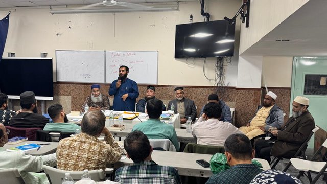 এডুকেশন ক্যাম্পের একটি বিশেষ মুহূর্ত। ছবি : মুনা