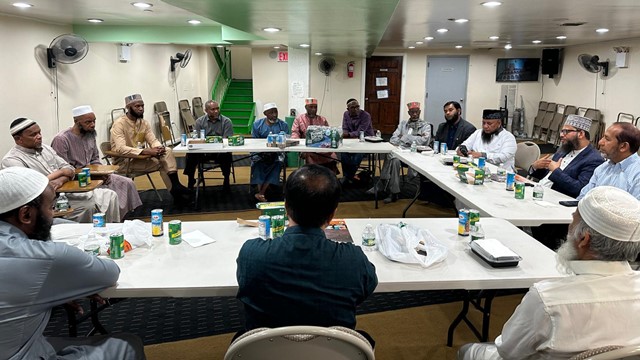 আন্তরিক পরিবেশে মুনা ও ফিউটা নেতৃবৃন্দ। ছবি : মুনা