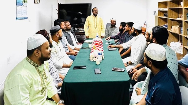 প্রীতি সভায় বক্তব্য রাখছেন প্রধান অতিথি। ছবি : রেনেসাঁ