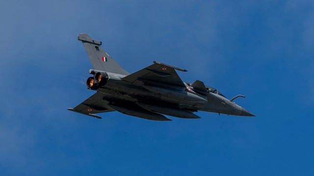 যুদ্ধে ভারতকে সামরিকভাবে পেছনে ফেলেছে পাকিস্তান, দাবি প্রতিবেদনে