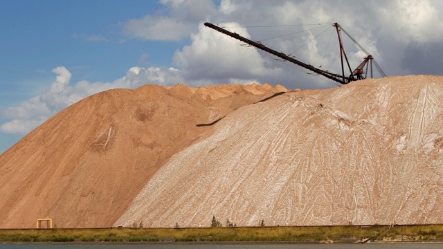 বেলারুশের পটাশ থেকে নিষেধাজ্ঞা প্রত্যাহার করল যুক্তরাষ্ট্র