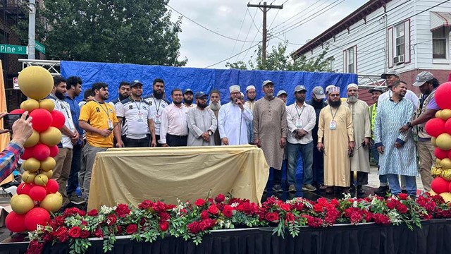 ছবি: মুনা সোশ্যাল সার্ভিসের কমিউনিটি ফেস্টে বক্তব্য রাখছেন ন্যাশনাল প্রেসিডেন্ট ইমাম দেলোয়ার হোসাইন