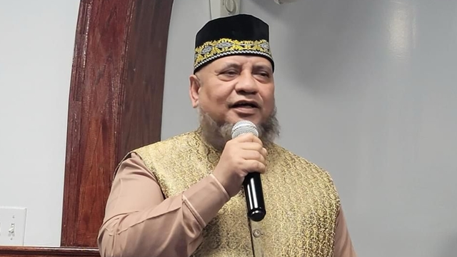 ছবি: মুনা’র এসিসট্যান্ট এক্সিকিউটিভ ডিরেক্টর এবং মুনা একাডেমীর সম্মানিত ডিরেক্টর প্রফেসর ড. রুহুল আমিন