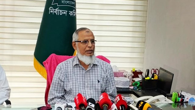 আদালতের নির্দেশ পেলে হবে পুনরায় ভোট গণনা: ইসি আনোয়ারুল