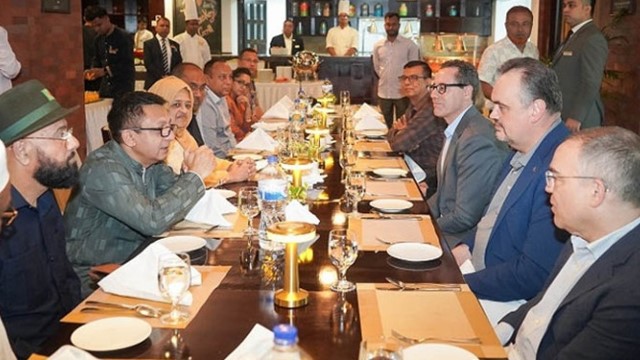 বাণিজ্য, বিনিয়োগ ও উন্নয়ন নিয়ে যুক্তরাষ্ট্রের রাষ্ট্রদূতের সঙ্গে বাংলাদেশের বাণিজ্যমন্ত্রীর আলোচনা