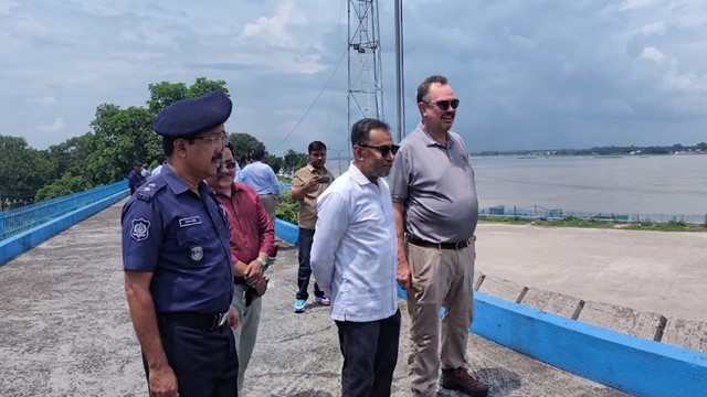 তিস্তা ব্যারেজ এবং উত্তরাঞ্চলের সেচ প্রকল্প পরিদর্শন করলেন আমেরিকান রাষ্ট্রদূত