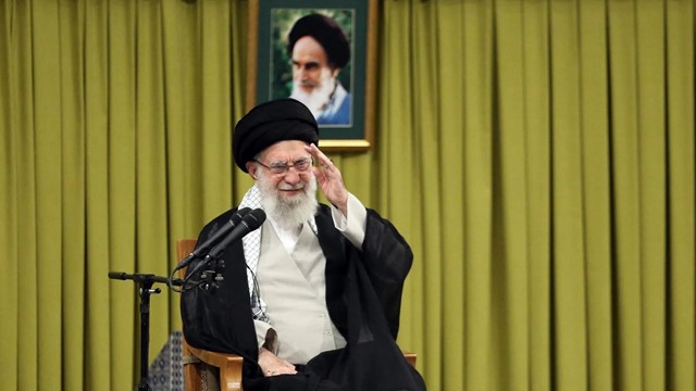 ৩৭ বছরের নজির ভেঙে বিমান বাহিনীর কমান্ডারদের বার্ষিক বৈঠকে অনুপস্থিত খামেনি