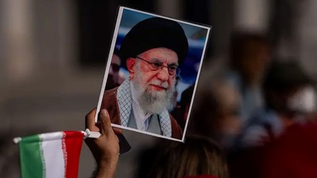 যুক্তরাষ্ট্র-ইসরায়েল হামলার ৪৮ ঘন্টা পরেও সামরিক আধিপত্য এবং নেতৃত্বের অনিশ্চয়তার মুখোমুখি ইরান 