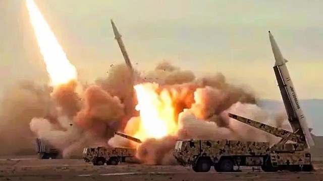 মধ্যপ্রাচ্যে যুক্তরাষ্ট্রের সামরিক সক্ষমতা লক্ষ্য করে ইরানের বড় ধরনের ড্রোন ও ক্ষেপণাস্ত্র হামলা