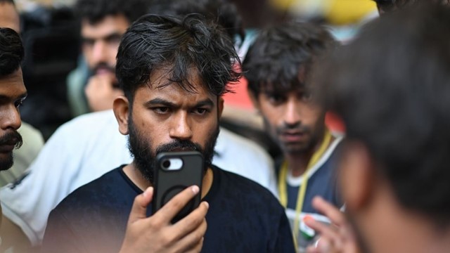 অসুস্থ হয়ে গেলেন ককরোচ জনতা পার্টির প্রতিষ্ঠাতা অভিজিৎ 