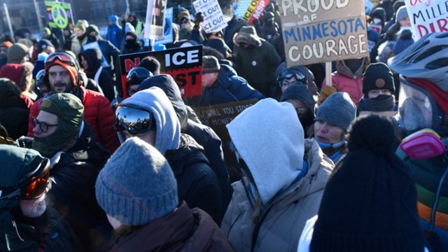 মিনেসোটায় অভিবাসন অভিযানের বিরুদ্ধে বিক্ষোভের পর নতুন মাত্রায় আইনি ব্যবস্থা জোরদার