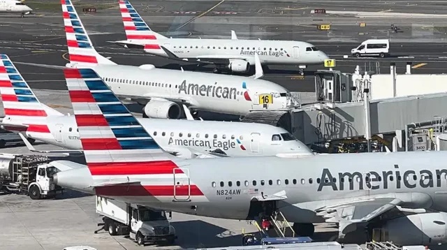 আমেরিকান এয়ারলাইন্সের দুই ফ্লাইটের সম্ভাব্য সংঘর্ষ আটকালো এয়ার ট্রাফিক কন্ট্রোলার 