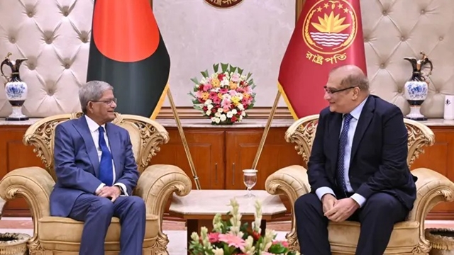 পাকিস্তানের সঙ্গে বাণিজ্য, শিক্ষা ও যোগাযোগে সহযোগিতা বাড়ানোর আহ্বান রাষ্ট্রপতির