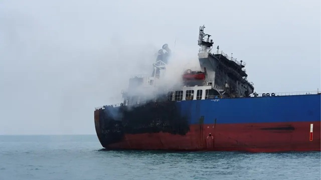 হরমুজ প্রণালিতে একাধিক তেলবাহী জাহাজে হামলা, উত্তপ্ত মধ্যপ্রাচ্যের নৌপথ