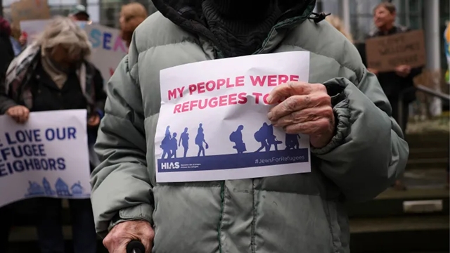 বছরে ৭৫০০ শরণার্থী আশ্রয় দেবে যুক্তরাষ্ট্র, অগ্রাধিকার পাবেন শেতাঙ্গ আফ্রিকানরা