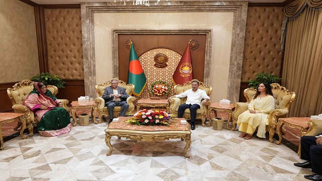 বঙ্গভবনে রাষ্ট্রপতির সঙ্গে প্রধানমন্ত্রী তারেক রহমানের সৌজন্য সাক্ষাৎ