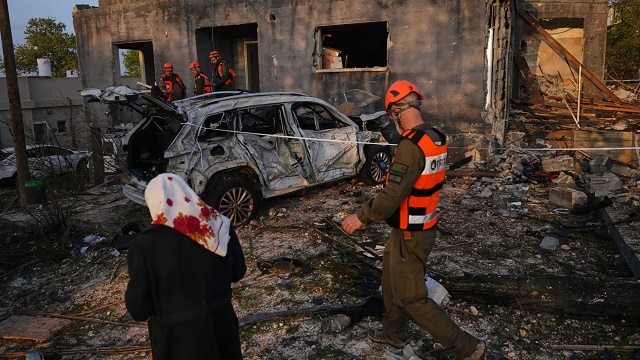 ইসরায়েলে ইরানের ব্যালিস্টিক মিসাইল হামলা: আহত অর্ধশতাধিক