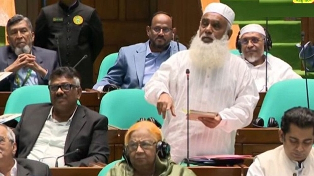 নারী এমপিদের পোশাক নিয়ে মন্তব্য; সংসদে তীব্র হট্টগোল ও বক্তব্য এক্সপাঞ্জ