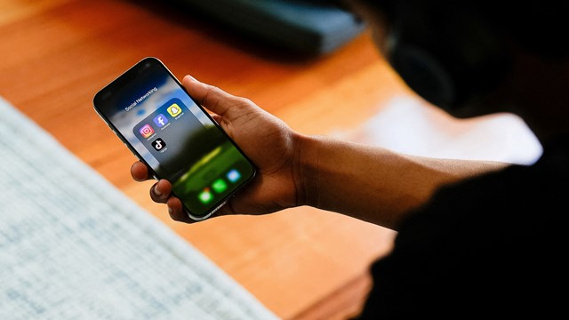 ফেসবুক থেকে অনূর্ধ্ব-১৬ অস্ট্রেলিয়ানদের সরিয়ে দেবে মেটা