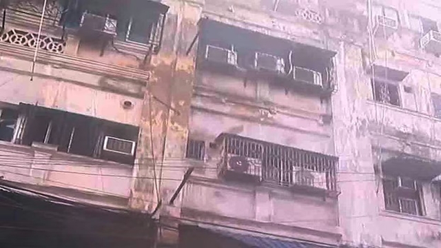 কলকাতার হোটেলে আগুন: নিহতদের মধ্যে পাঁচ বাংলাদেশির পরিচয় শনাক্ত