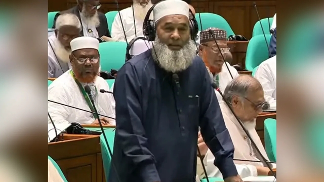 সংসদ কক্ষে &lsquo;মাথা ঝোঁকানোর&rsquo; রীতিতে জামায়াত সাংসদের আপত্তি
