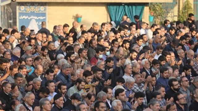 ইরানে তীব্র খরার মধ্যে তেহরানে হাজার হাজার মানুষের বৃষ্টির জন্য প্রার্থনা। ছবি: সংগৃহীত